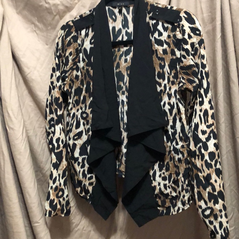 Cute leopard like a suit top
